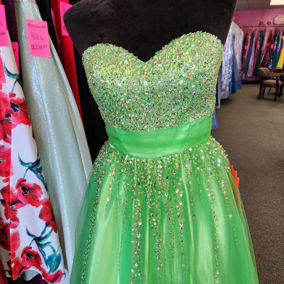 Jolene 13131 Size 2 Lime Prom Dress - Picture 2 of 7